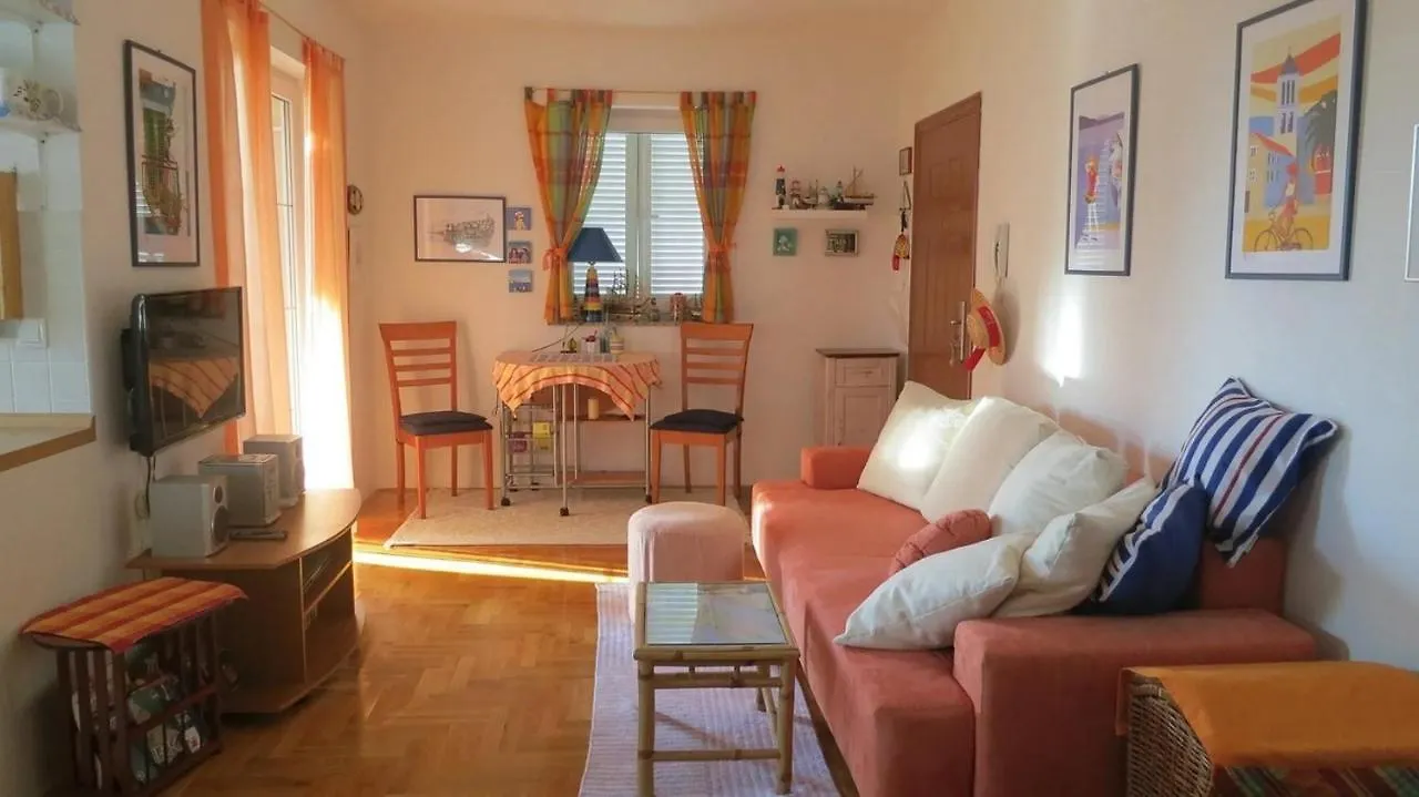 Apartments With A Parking Space Nska, Krk - 21670 Malinska